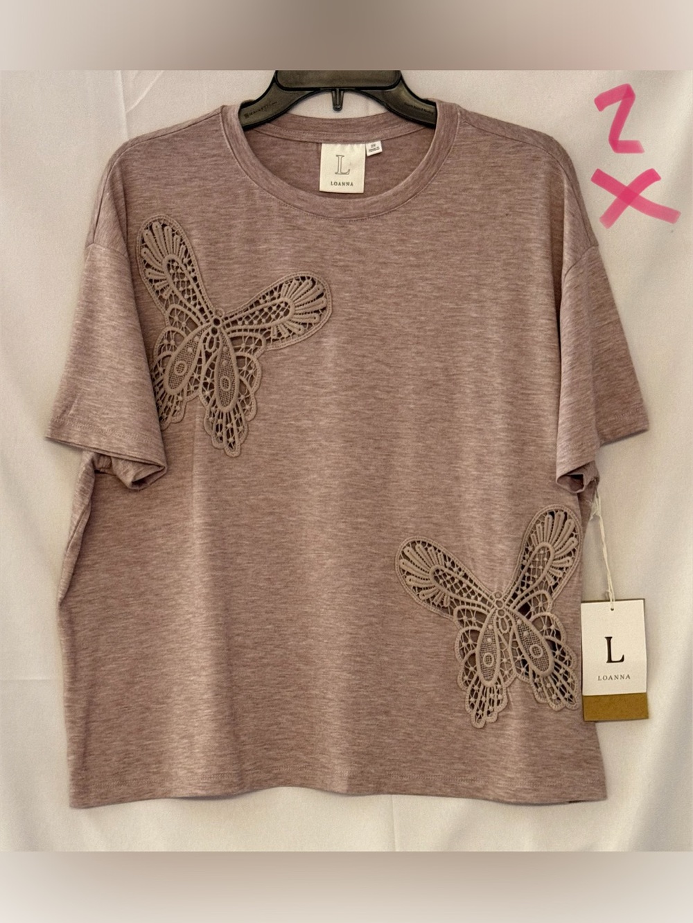 Anna Short-Sleeve Butterfly Appliqué Tee in Dusty Mauve
